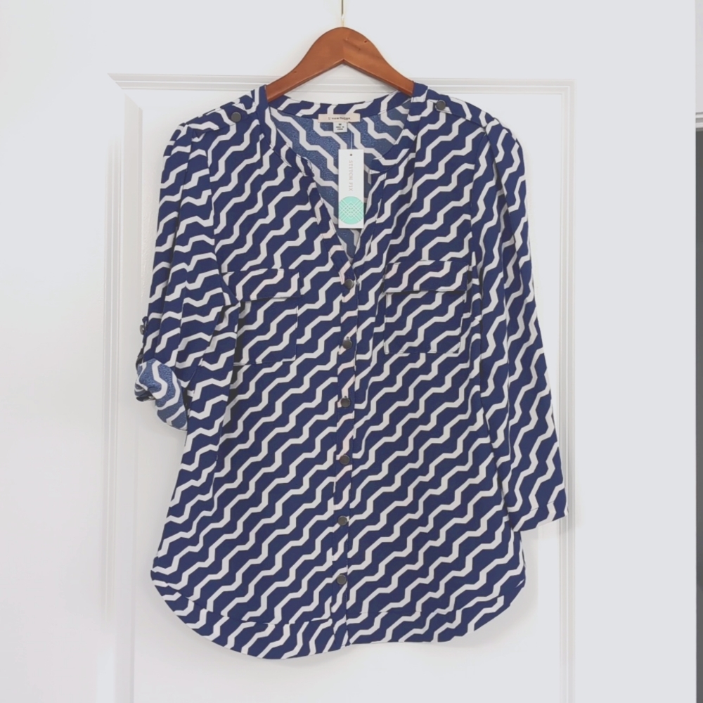 41 Hawthorn top, deep royal blue and white